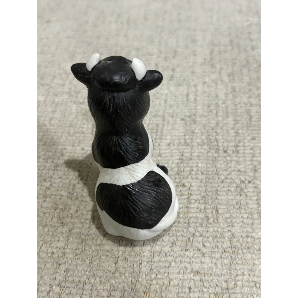 Charming vintage ceramic cow salt‎ and pepper shaker set Holstein-style cows